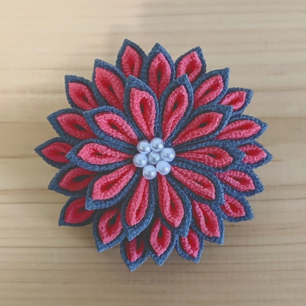 Tsumami Flower Hair Clip Corsage Gray Pink